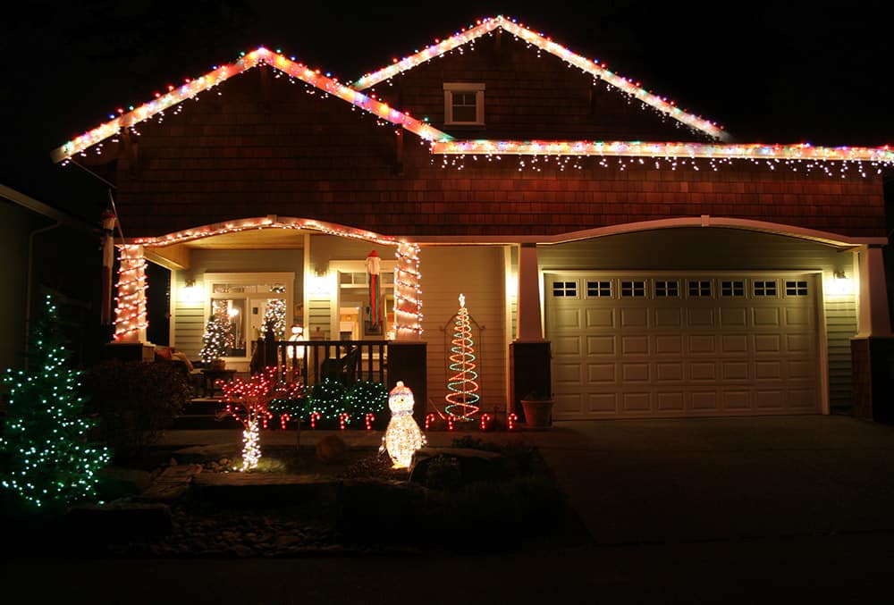 Make sure your Christmas lights do not damage your roof